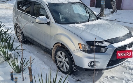 Mitsubishi Outlander III рестайлинг 3, 2012 год, 1 400 000 рублей, 4 фотография