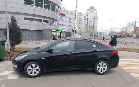 Hyundai Solaris II рестайлинг, 2015 год, 630 000 рублей, 3 фотография