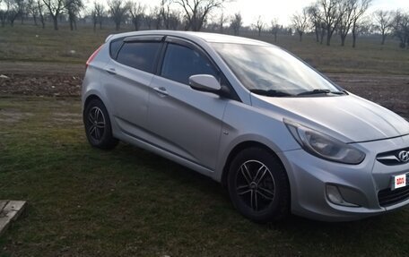 Hyundai Solaris II рестайлинг, 2011 год, 850 000 рублей, 3 фотография