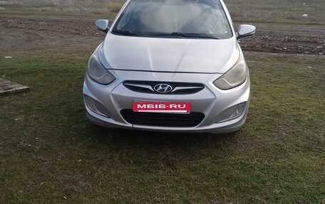 Hyundai Solaris II рестайлинг, 2011 год, 850 000 рублей, 4 фотография