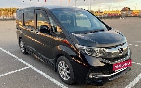 Honda Stepwgn IV, 2016 год, 2 350 000 рублей, 2 фотография