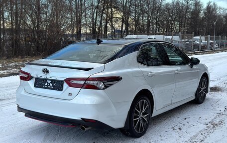 Toyota Camry, 2022 год, 3 950 000 рублей, 2 фотография