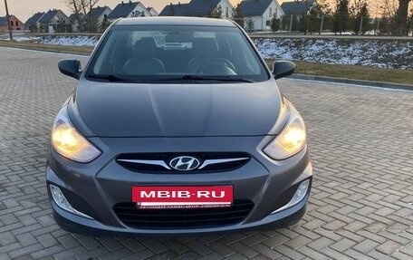 Hyundai Solaris II рестайлинг, 2013 год, 950 000 рублей, 2 фотография