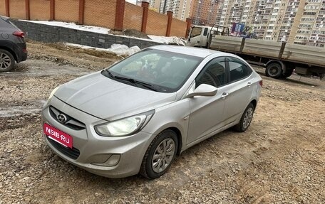 Hyundai Solaris II рестайлинг, 2011 год, 650 000 рублей, 3 фотография