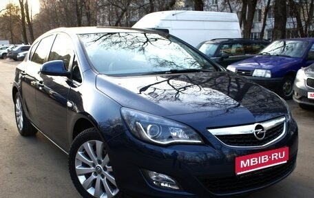 Opel Astra J, 2011 год, 1 215 000 рублей, 1 фотография