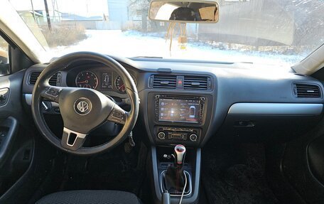 Volkswagen Jetta VI, 2011 год, 740 000 рублей, 3 фотография