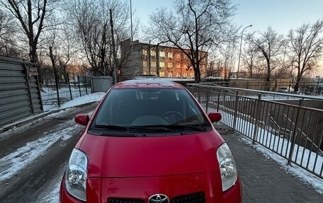 Toyota Yaris III рестайлинг, 2007 год, 710 000 рублей, 1 фотография