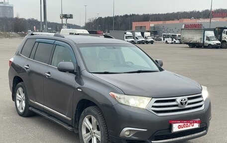 Toyota Highlander III, 2011 год, 2 400 000 рублей, 3 фотография