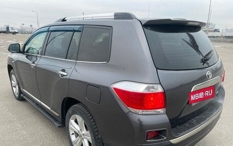 Toyota Highlander III, 2011 год, 2 400 000 рублей, 6 фотография