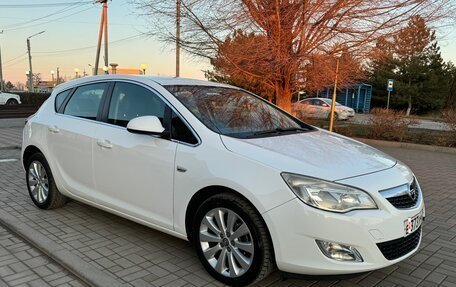 Opel Astra J, 2011 год, 990 000 рублей, 2 фотография