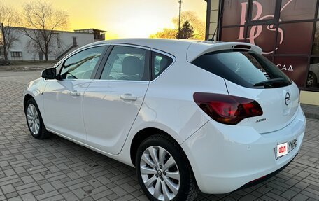 Opel Astra J, 2011 год, 990 000 рублей, 5 фотография