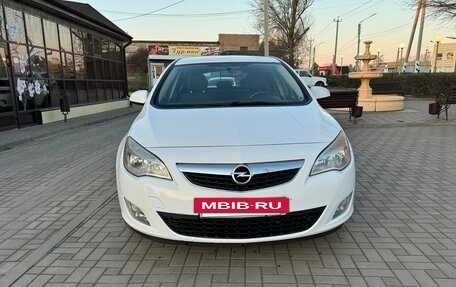 Opel Astra J, 2011 год, 990 000 рублей, 3 фотография