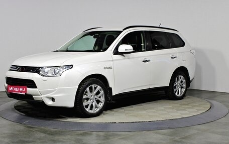 Mitsubishi Outlander III рестайлинг 3, 2013 год, 1 547 000 рублей, 1 фотография