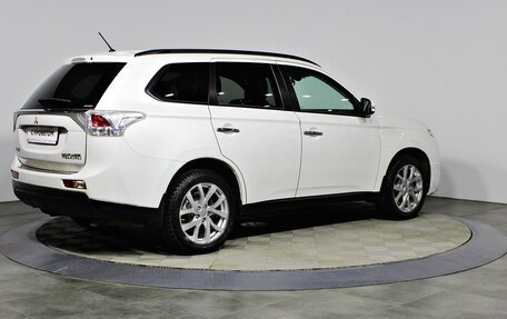 Mitsubishi Outlander III рестайлинг 3, 2013 год, 1 547 000 рублей, 4 фотография