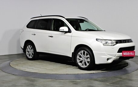 Mitsubishi Outlander III рестайлинг 3, 2013 год, 1 547 000 рублей, 3 фотография