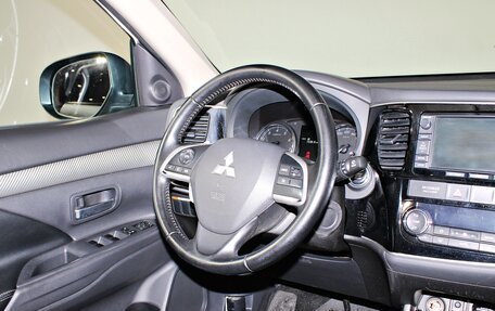 Mitsubishi Outlander III рестайлинг 3, 2013 год, 1 547 000 рублей, 12 фотография