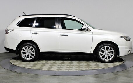 Mitsubishi Outlander III рестайлинг 3, 2013 год, 1 547 000 рублей, 8 фотография