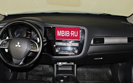 Mitsubishi Outlander III рестайлинг 3, 2013 год, 1 547 000 рублей, 10 фотография