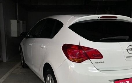 Opel Astra J, 2011 год, 700 000 рублей, 2 фотография