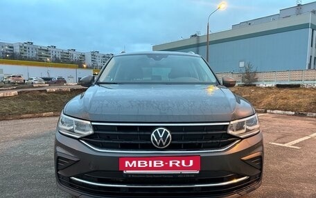 Volkswagen Tiguan II, 2021 год, 3 490 000 рублей, 2 фотография