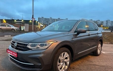 Volkswagen Tiguan II, 2021 год, 3 490 000 рублей, 3 фотография