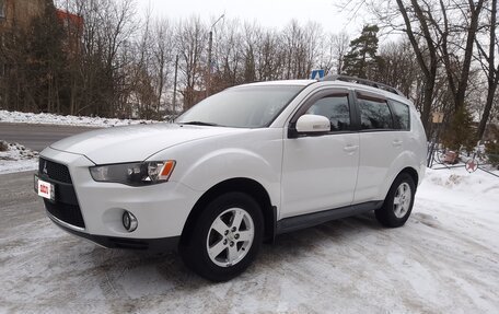 Mitsubishi Outlander III рестайлинг 3, 2011 год, 1 120 000 рублей, 4 фотография