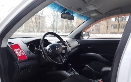 Mitsubishi Outlander III рестайлинг 3, 2011 год, 1 120 000 рублей, 14 фотография