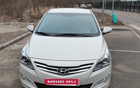 Hyundai Solaris II рестайлинг, 2015 год, 1 200 000 рублей, 2 фотография