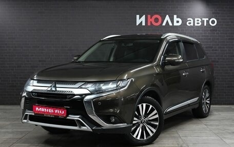 Mitsubishi Outlander III рестайлинг 3, 2019 год, 2 990 000 рублей, 1 фотография