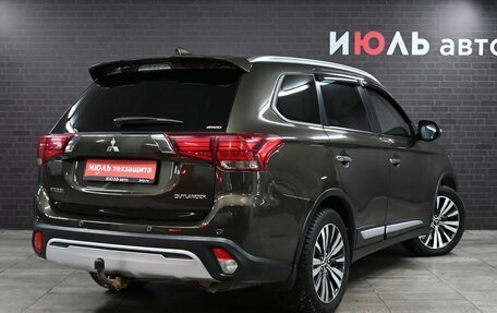 Mitsubishi Outlander III рестайлинг 3, 2019 год, 2 990 000 рублей, 7 фотография