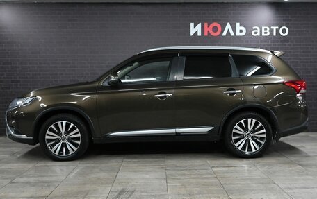 Mitsubishi Outlander III рестайлинг 3, 2019 год, 2 990 000 рублей, 8 фотография