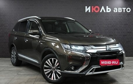 Mitsubishi Outlander III рестайлинг 3, 2019 год, 2 990 000 рублей, 3 фотография