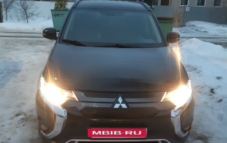 Mitsubishi Outlander III рестайлинг 3, 2021 год, 3 212 000 рублей, 6 фотография