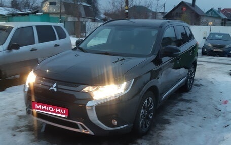 Mitsubishi Outlander III рестайлинг 3, 2021 год, 3 212 000 рублей, 2 фотография