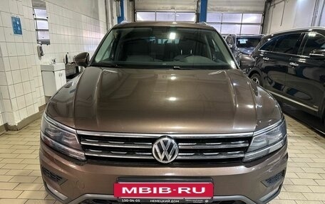 Volkswagen Tiguan II, 2018 год, 3 147 000 рублей, 2 фотография