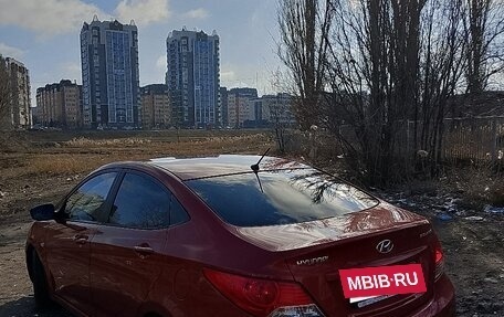 Hyundai Solaris II рестайлинг, 2011 год, 720 000 рублей, 2 фотография