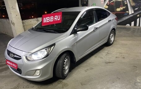 Hyundai Solaris II рестайлинг, 2014 год, 800 000 рублей, 1 фотография