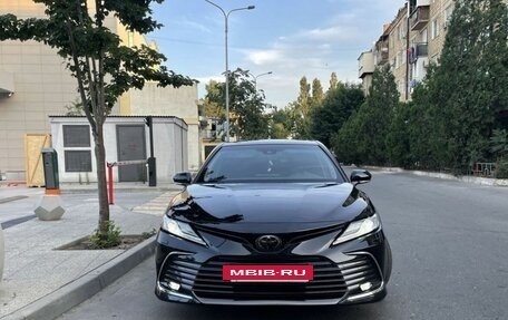 Toyota Camry, 2022 год, 3 600 000 рублей, 2 фотография