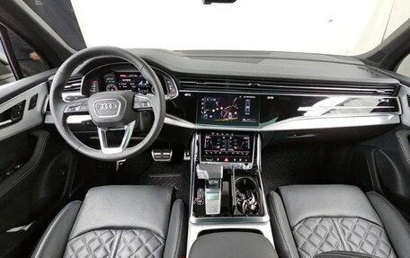 Audi Q7, 2022 год, 9 000 000 рублей, 14 фотография