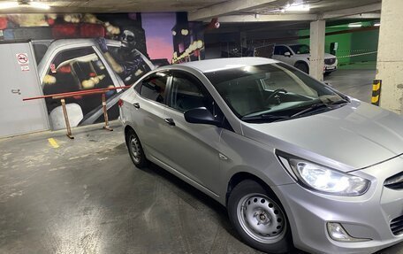 Hyundai Solaris II рестайлинг, 2014 год, 800 000 рублей, 2 фотография