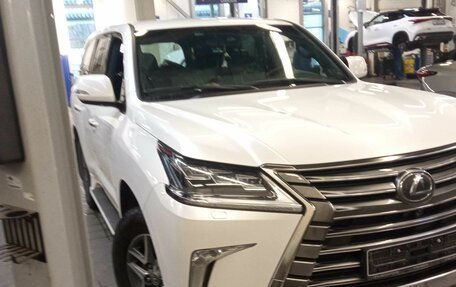 Lexus LX III, 2018 год, 10 940 000 рублей, 2 фотография