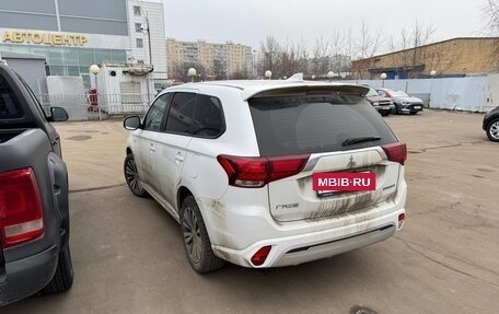 Mitsubishi Outlander III рестайлинг 3, 2022 год, 2 650 000 рублей, 2 фотография