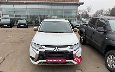 Mitsubishi Outlander III рестайлинг 3, 2022 год, 2 650 000 рублей, 5 фотография