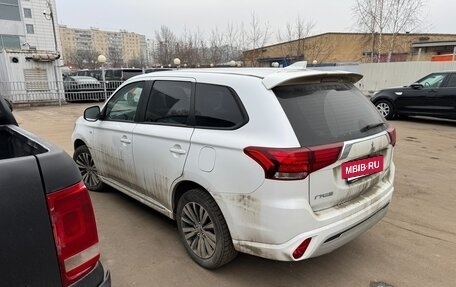 Mitsubishi Outlander III рестайлинг 3, 2022 год, 2 650 000 рублей, 6 фотография