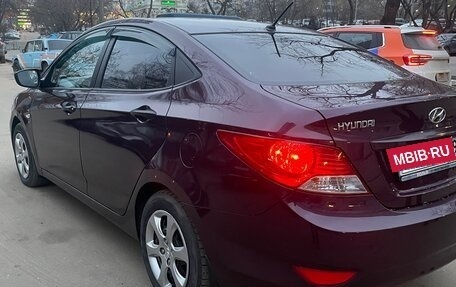 Hyundai Solaris II рестайлинг, 2011 год, 850 000 рублей, 5 фотография