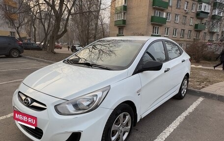 Hyundai Solaris II рестайлинг, 2011 год, 850 000 рублей, 2 фотография