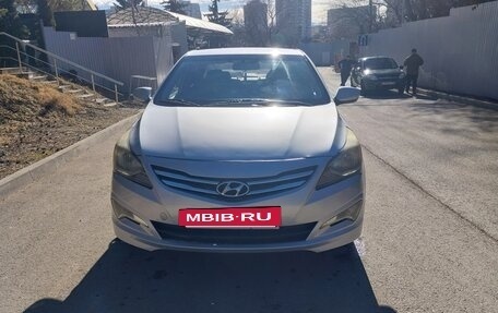 Hyundai Solaris II рестайлинг, 2015 год, 850 000 рублей, 3 фотография