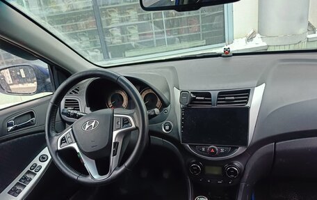 Hyundai Solaris II рестайлинг, 2012 год, 650 000 рублей, 5 фотография