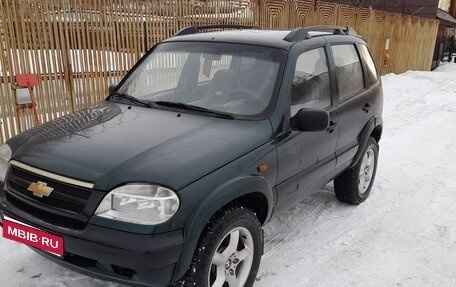 Chevrolet Niva I рестайлинг, 2004 год, 300 000 рублей, 1 фотография