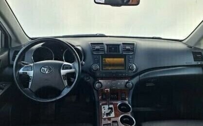 Toyota Highlander III, 2011 год, 2 250 000 рублей, 13 фотография